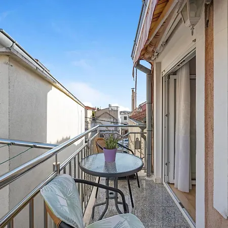 Awesome In With Kitchen Apartment