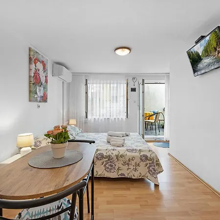 Stunning In Appartement Vodice