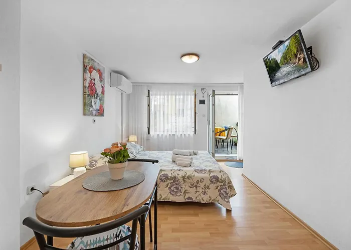 Stunning In Appartement Vodice